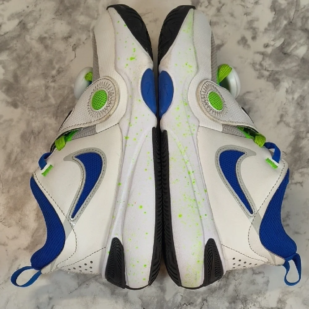 Nike Team Hustle D11 GS 'Green Strike Racer Blue' basketball shoe Size 4Y